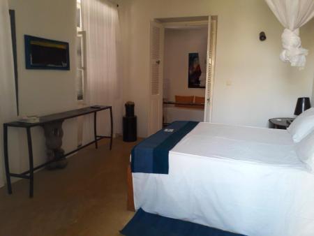 A side view of the Aminou room, pointing toward to door.